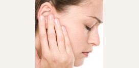 Болит ухо. Болит в ухе и головные боли, отдает в челюсть, боли с температурой, болит только мочка уха. Что делать при этих симптомах?