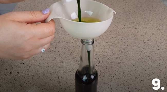 перелить в бутылку