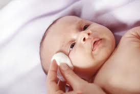 Уход за кожей головы новорожденного
