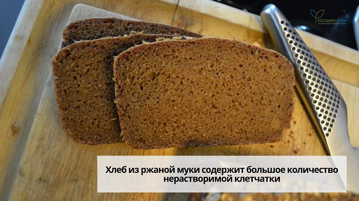 Ржаной хлеб на доске
