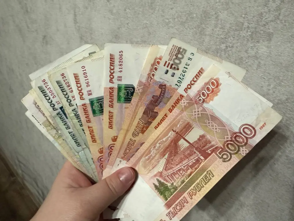 Рубль подготавливают к встряске в мае: проверьте, не лежат ли ваши средства «мертвым грузом»