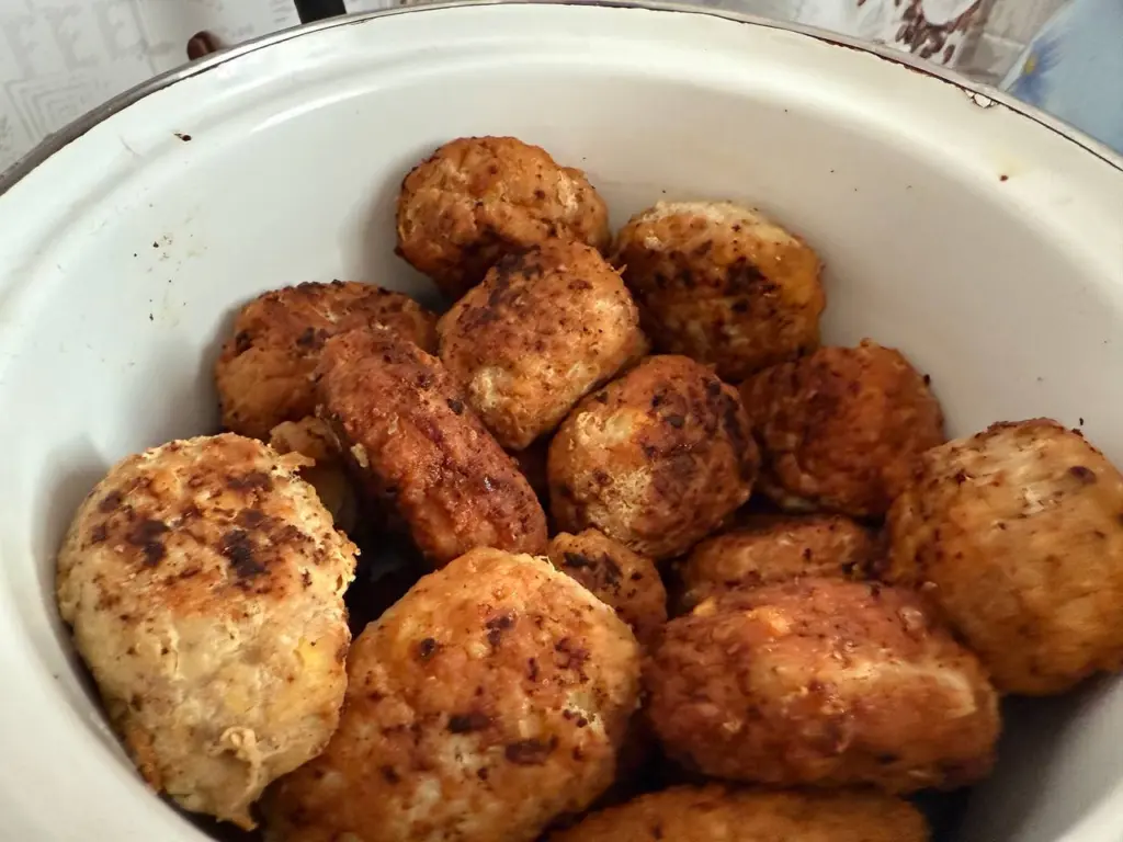 Котлеты вкуснее, чем в гриле, и с корочкой: 1 лист бумаги на сковороду — и никакого жира и грязной посуды
