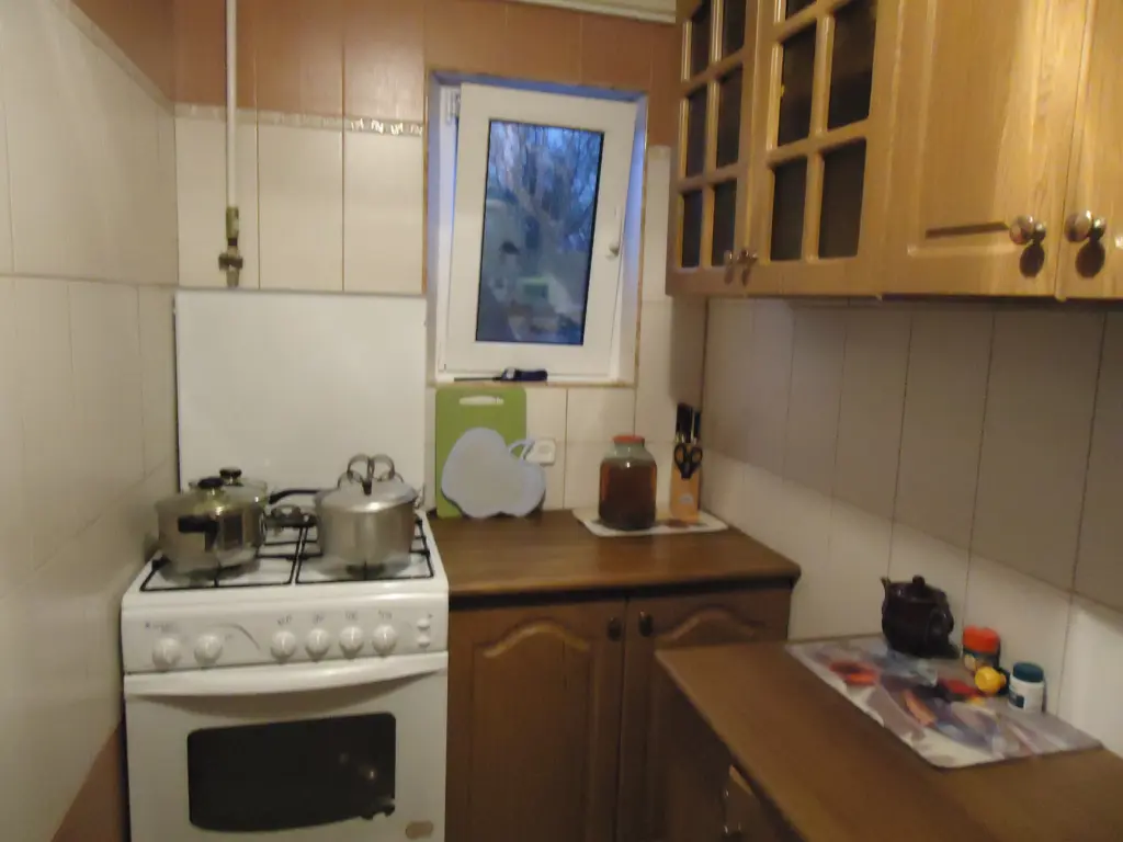 Больше не покупаю дорогую химию: кухонные фасады очищаются от жира за 5 минут этим обычным средством