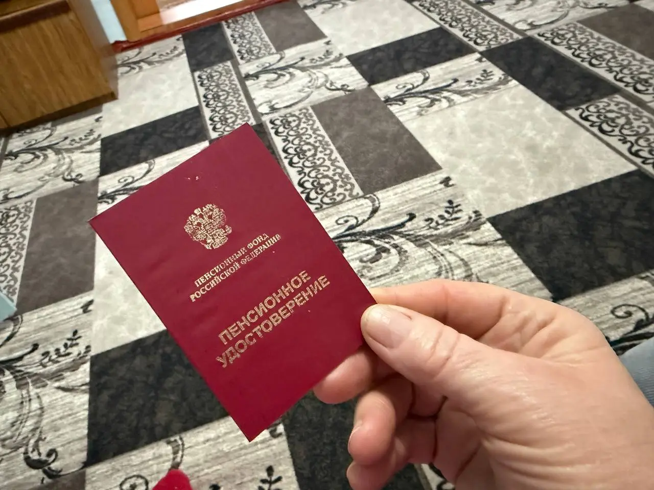 10 000 рублей за уход за внуками: кому доплатят в России – условия