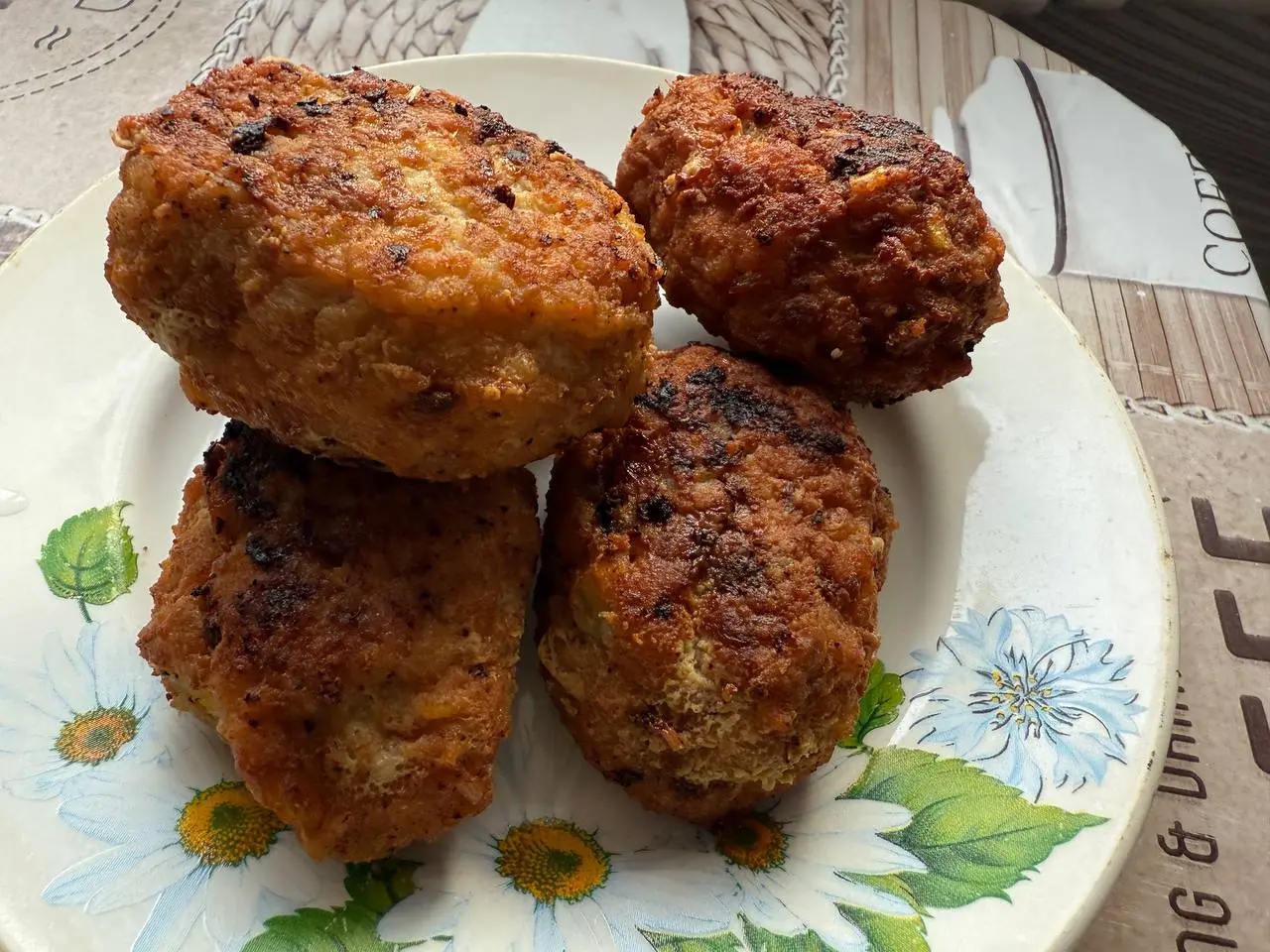 Ни хлеб, ни жир: вот что кладу в фарш для сочности и вкуса — котлеты тают во рту