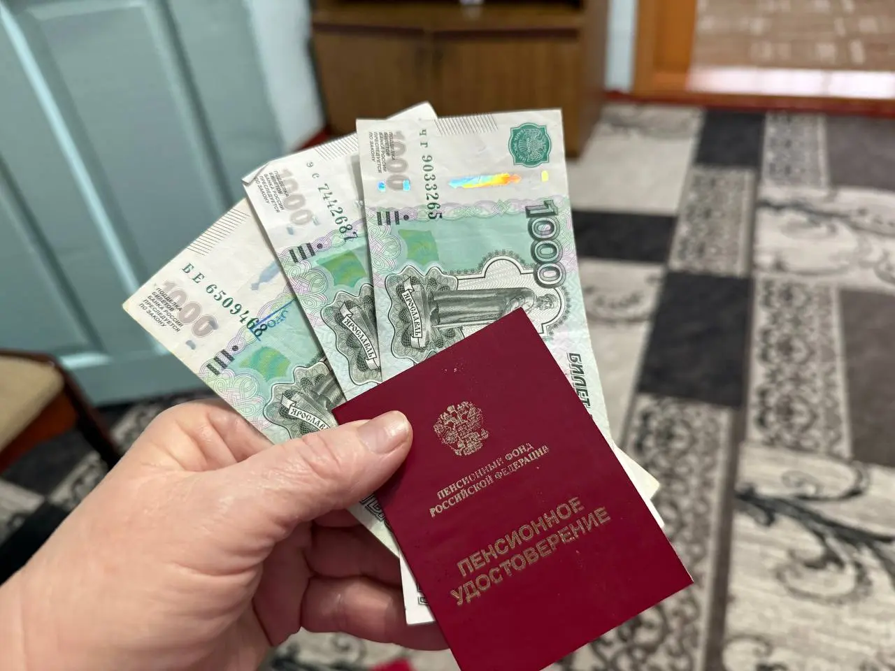 В октябре пенсия поступит с надбавкой: кому причитаются доплаты, компенсации и перерасчёт